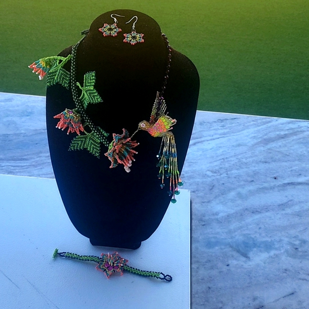 Hummingbird floral necklace set - Picture 12 of 16